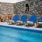 Ornos Apartments *
